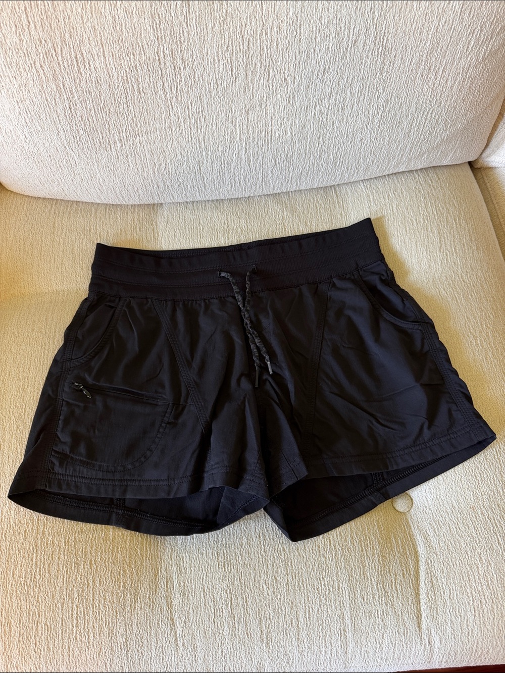 The North Face Women's Black Drawstring Active Shorts  Size Medium  EUC